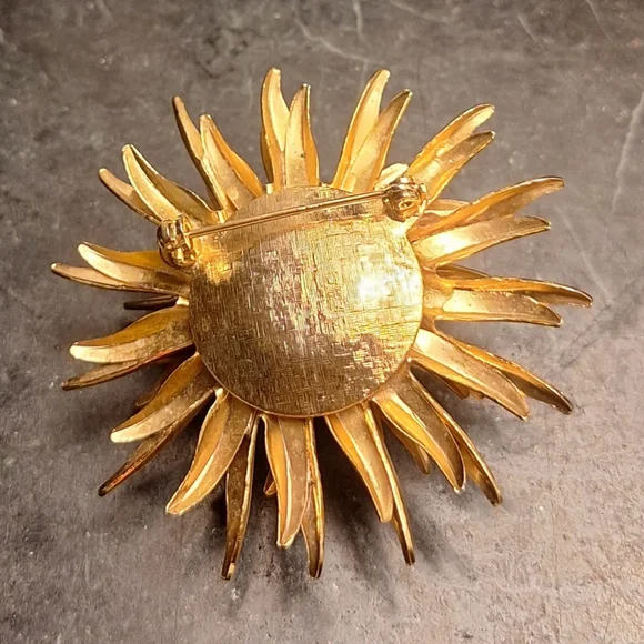 Elegant Gold Tone Sea Urchin Floral Vintage Brooch MB - Picture 2 of 4